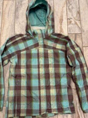 The North Face girls youth large size 14/16 waterproof Hyvent jacket